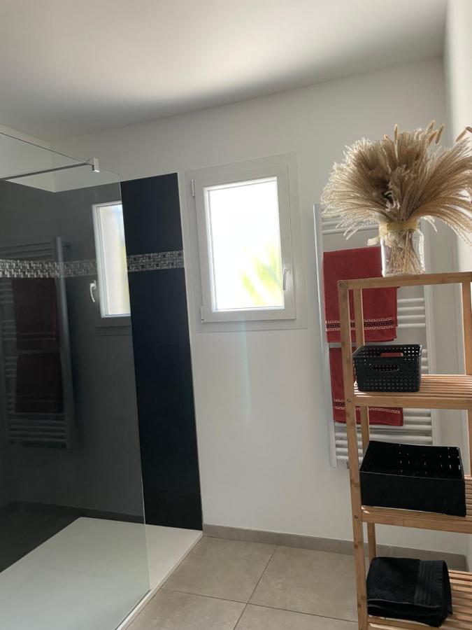Chambre Avec Salle De Bain Privee Dans Villa Avec Garage Маноск Екстериор снимка