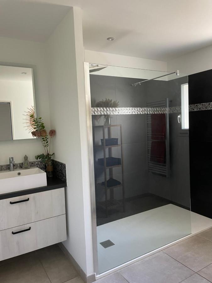 Chambre Avec Salle De Bain Privee Dans Villa Avec Garage Маноск Екстериор снимка